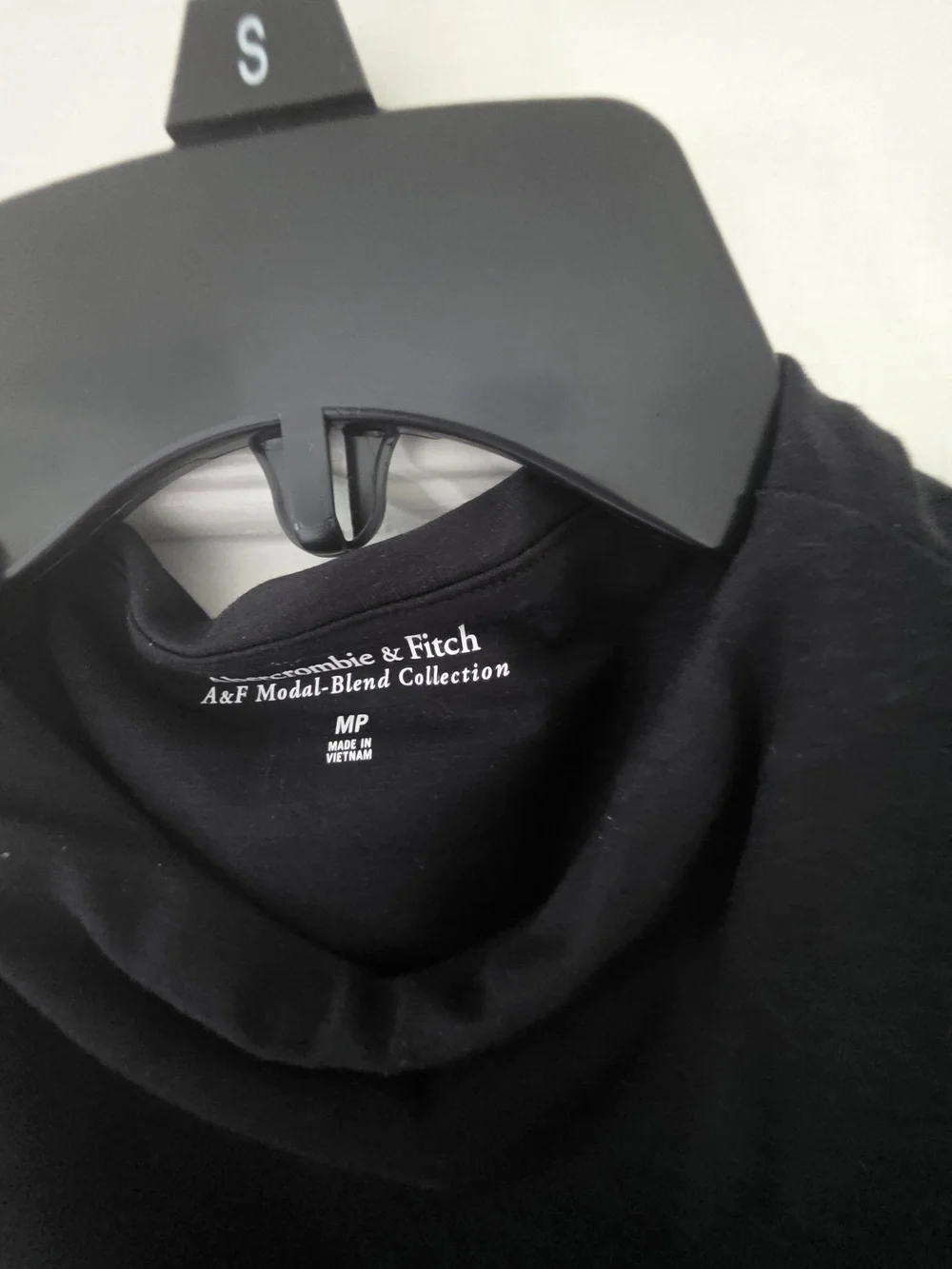 Abercrombie & Fitch sleek sleeveless